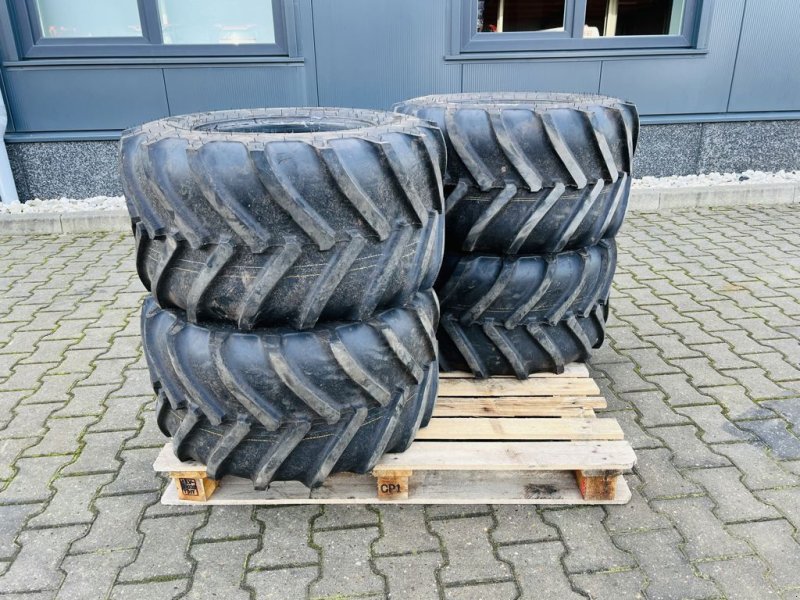Reifen des Typs BKT 31x15.50-15, Neumaschine in Coevorden (Bild 1)
