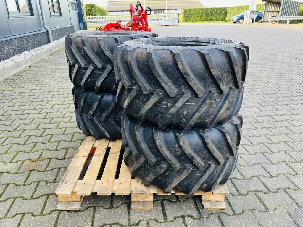 Reifen des Typs BKT 31x15.50-15, Neumaschine in Coevorden (Bild 2)