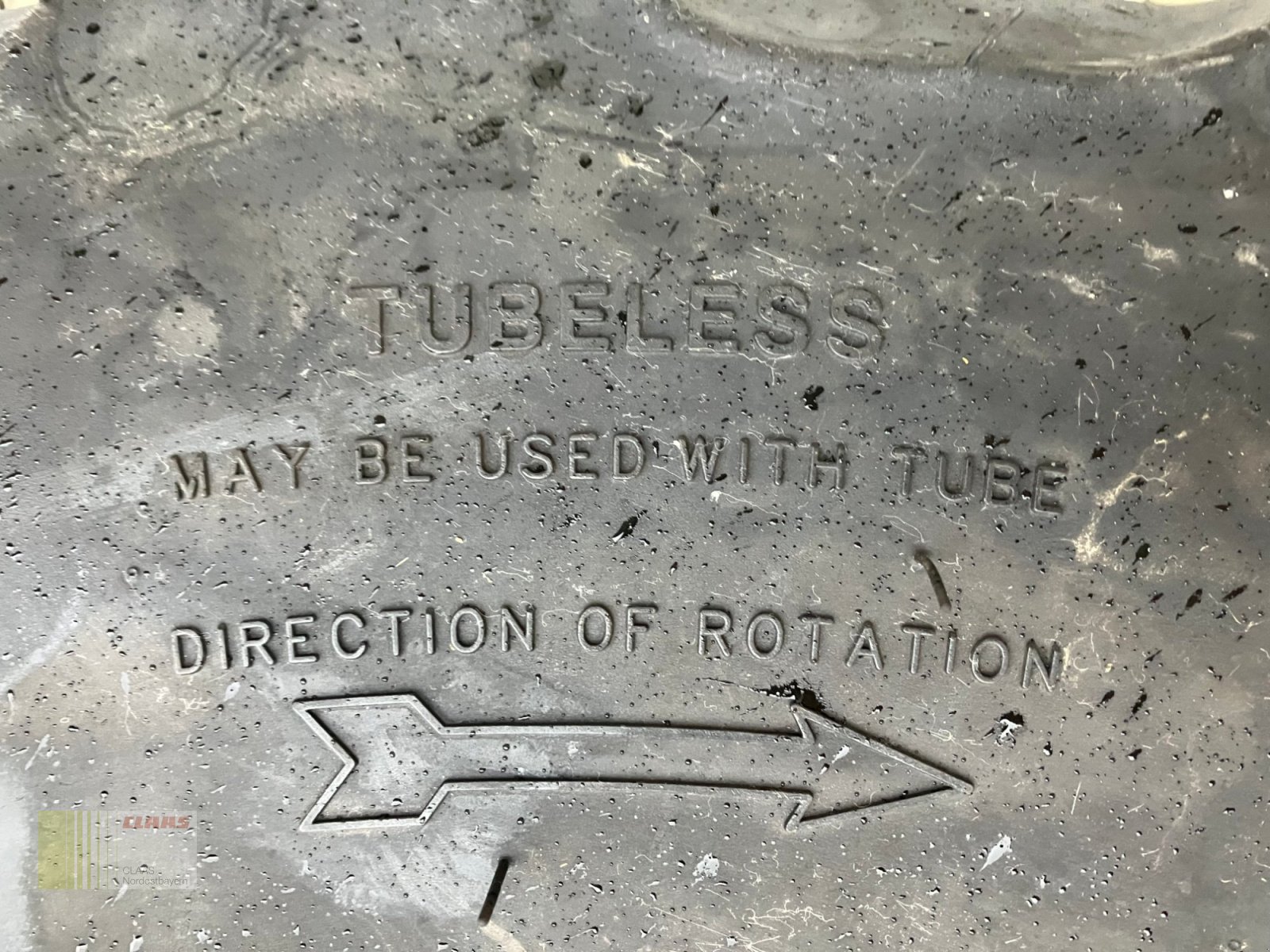 Reifen des Typs BKT 320 / 85 R20 AgriMax RT 855, Neumaschine in Schwend (Bild 15)