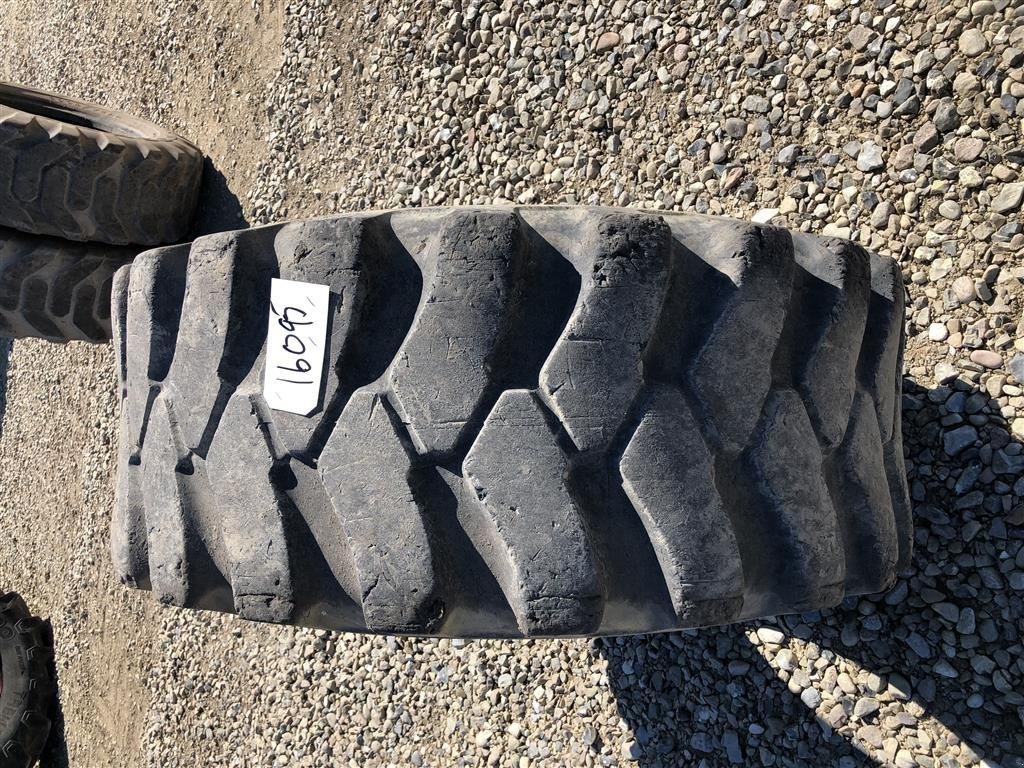 Reifen typu BKT 405/70-24, Gebrauchtmaschine v Rødekro (Obrázek 1)