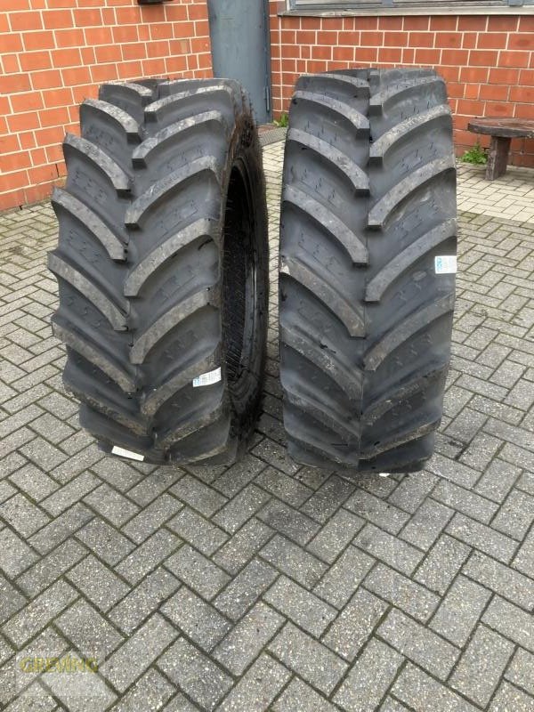 Reifen des Typs BKT 420/65 R28, Neumaschine in Nottuln (Bild 2)