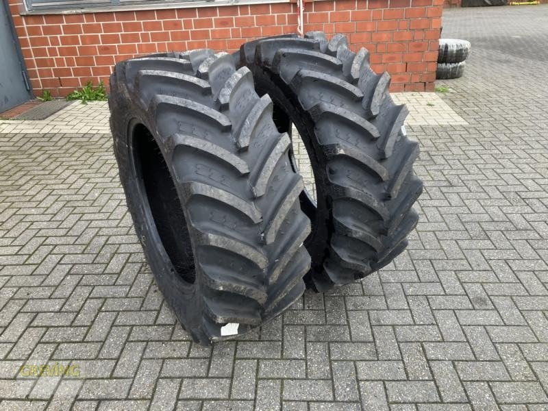 Reifen des Typs BKT 420/65 R28, Neumaschine in Nottuln (Bild 3)