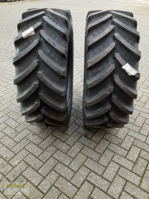 Reifen des Typs BKT 420/65 R28, Neumaschine in Nottuln (Bild 4)