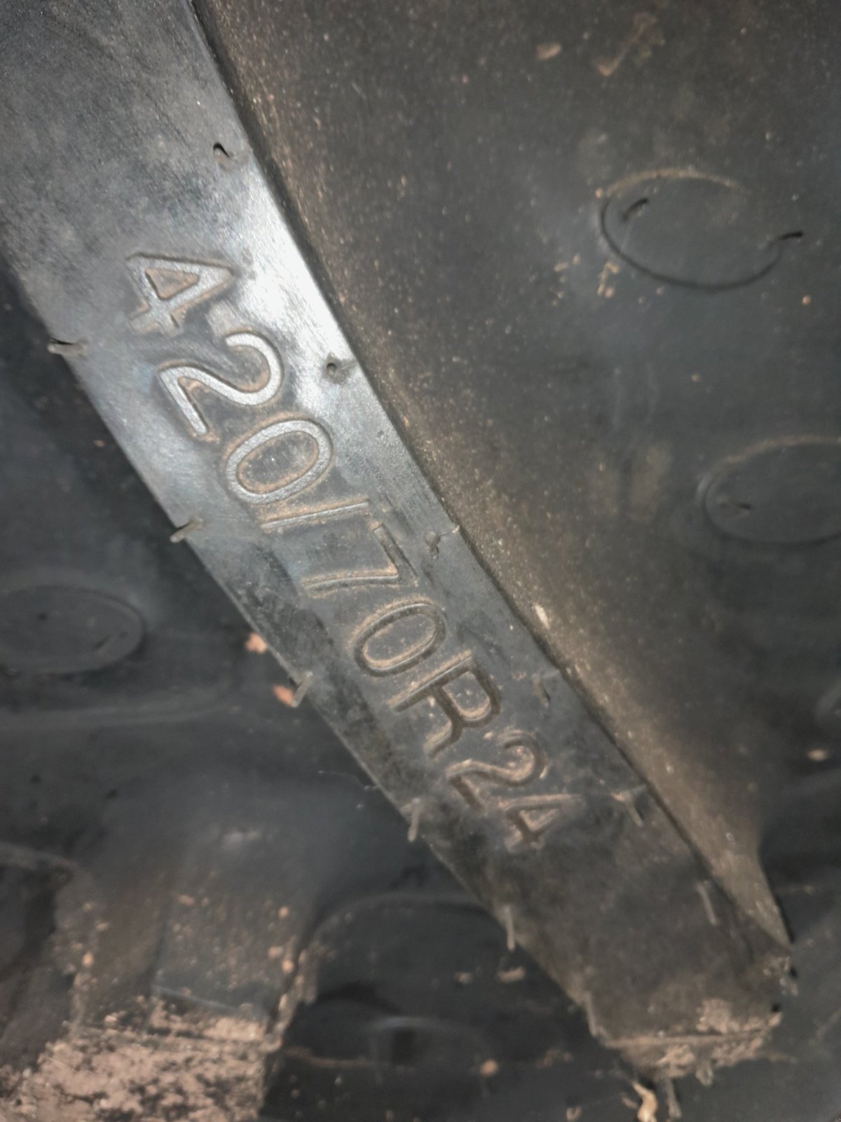 Reifen del tipo BKT 420/70 R 24, Neumaschine en Essing (Imagen 1)