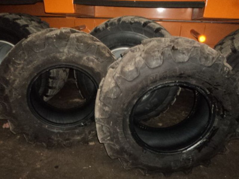 Reifen от тип BKT 420/70R24, Gebrauchtmaschine в MOULLE (Снимка 8)