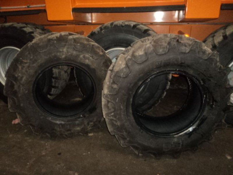 Reifen типа BKT 420/70R24, Gebrauchtmaschine в MOULLE (Фотография 1)