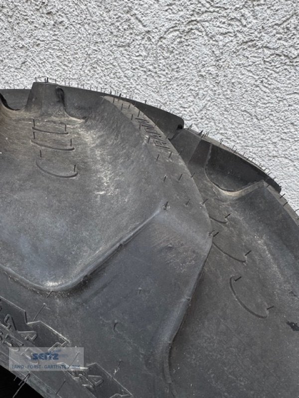 Reifen des Typs BKT 420/85R24, Neumaschine in Lindenfels-Glattbach (Bild 2)