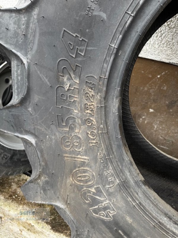 Reifen des Typs BKT 420/85R24, Neumaschine in Lindenfels-Glattbach (Bild 5)