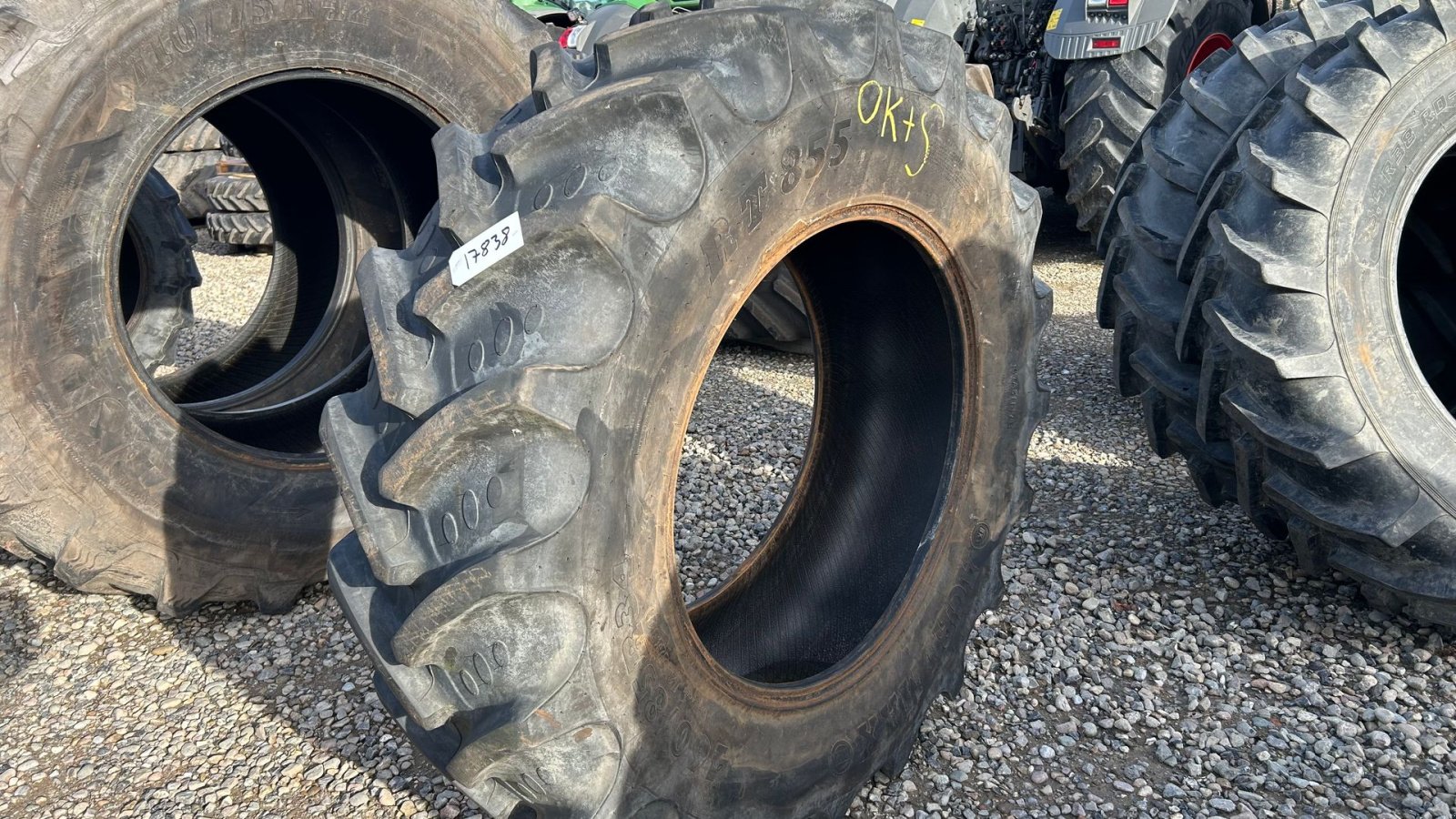 Reifen des Typs BKT 460/85R34, Gebrauchtmaschine in Rødekro (Bild 2)