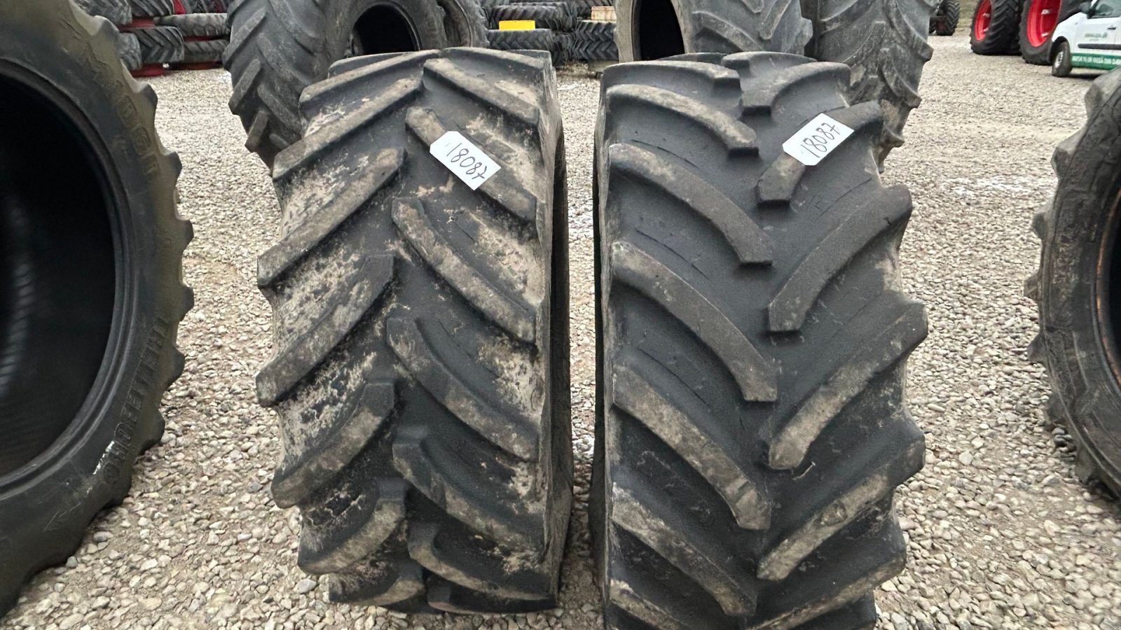 Reifen van het type BKT 480/65R28, Gebrauchtmaschine in Rødekro (Foto 1)