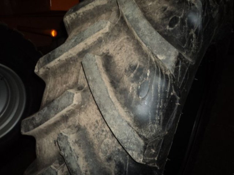 Reifen des Typs BKT 480/70R34, Gebrauchtmaschine in MOULLE (Bild 5)