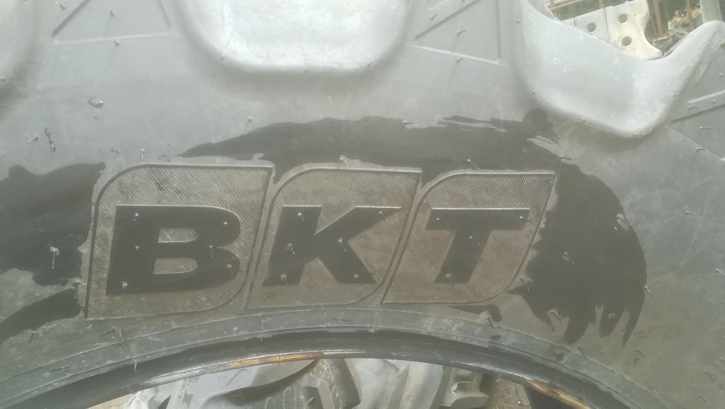 Reifen des Typs BKT 480/70R38, Gebrauchtmaschine in MOULLE (Bild 1)