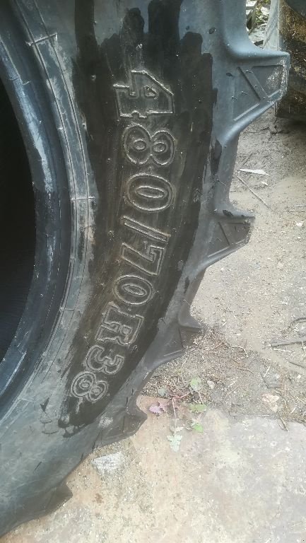 Reifen des Typs BKT 480/70R38, Gebrauchtmaschine in MOULLE (Bild 2)
