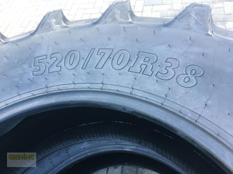 Reifen des Typs BKT 520/70 R 38, Neumaschine in Nottuln (Bild 4)