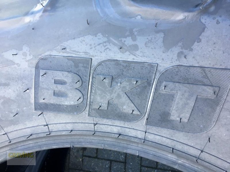 Reifen des Typs BKT 520/70 R 38, Neumaschine in Nottuln (Bild 8)