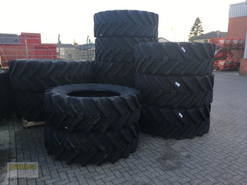 Reifen des Typs BKT 520/70 R 38, Neumaschine in Nottuln (Bild 1)