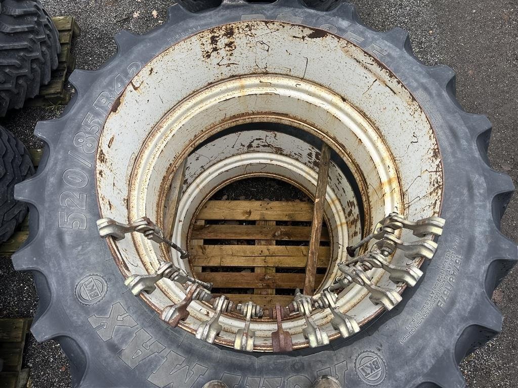 Reifen typu BKT 520/85 R42, Gebrauchtmaschine v Gjerlev J. (Obrázek 2)