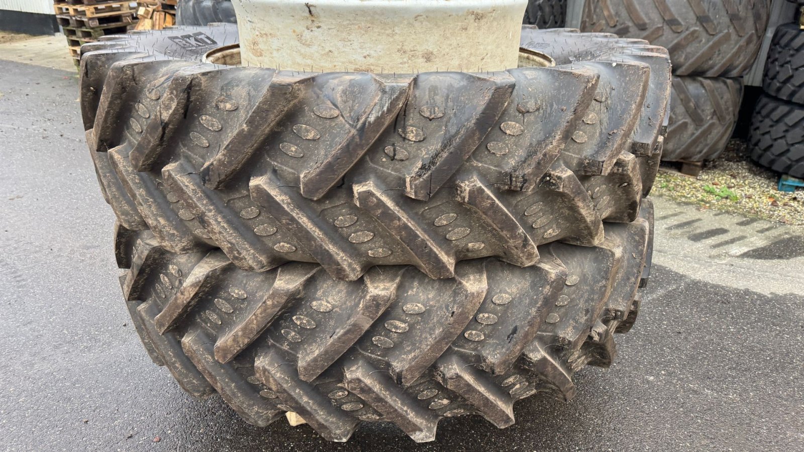 Reifen des Typs BKT 520/85R50 TIL 710/75R42, Gebrauchtmaschine in Nørager (Bild 3)