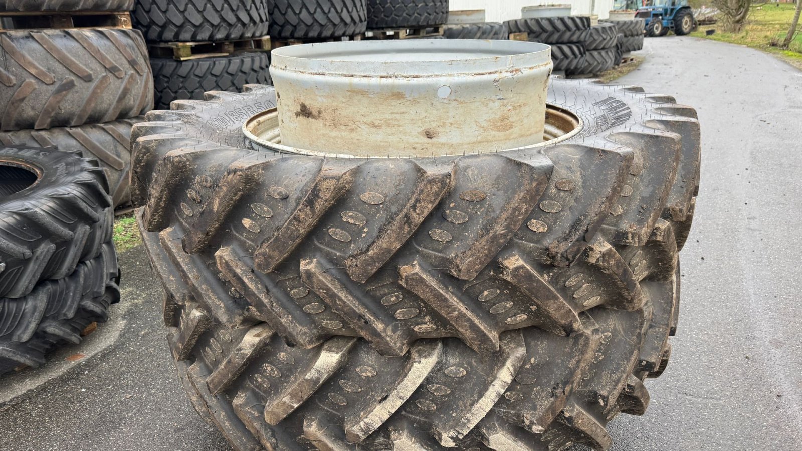 Reifen des Typs BKT 520/85R50 TIL 710/75R42, Gebrauchtmaschine in Nørager (Bild 1)