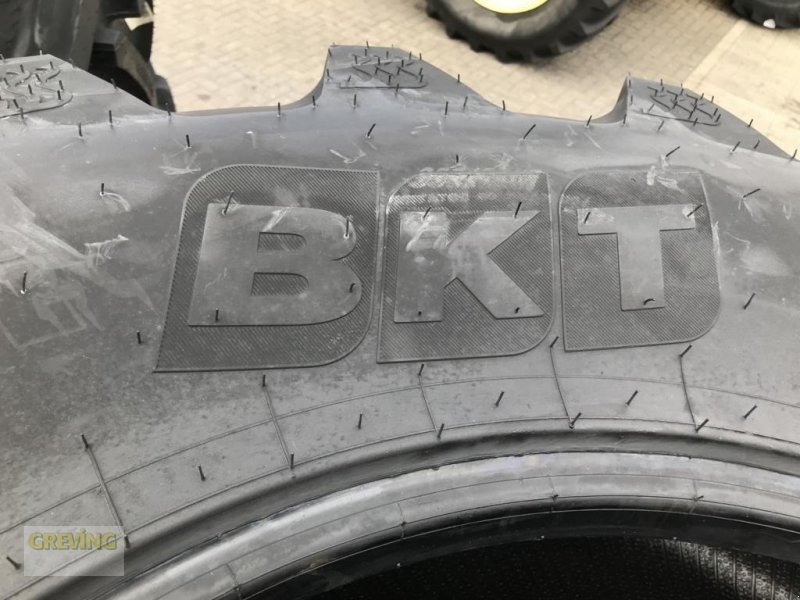Reifen des Typs BKT 540/65 R30, Neumaschine in Nottuln (Bild 5)