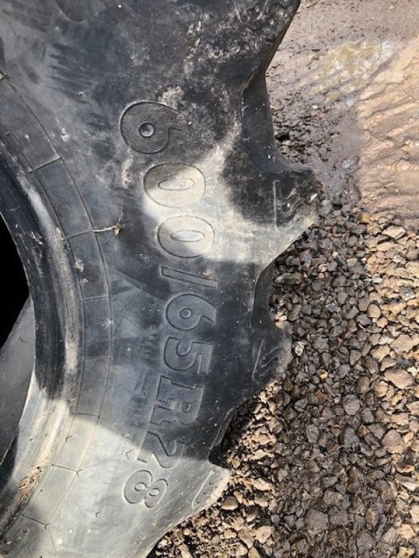 Reifen des Typs BKT 600/65 R28, Gebrauchtmaschine in Gjerlev J. (Bild 4)