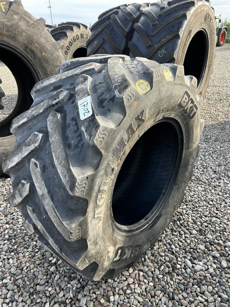 Reifen des Typs BKT 600/65 R28, Gebrauchtmaschine in Rødekro (Bild 1)