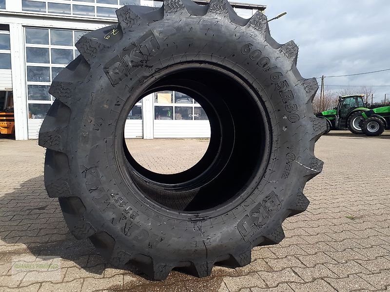 Reifen of the type BKT 600/65R30 neu, Neumaschine in Leichlingen (Picture 4)