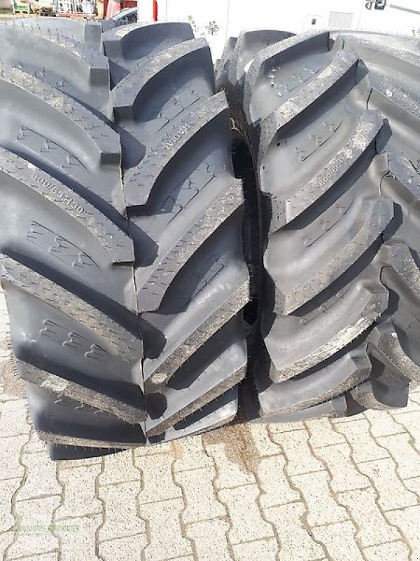 Reifen of the type BKT 600/65R30 neu, Neumaschine in Leichlingen (Picture 1)