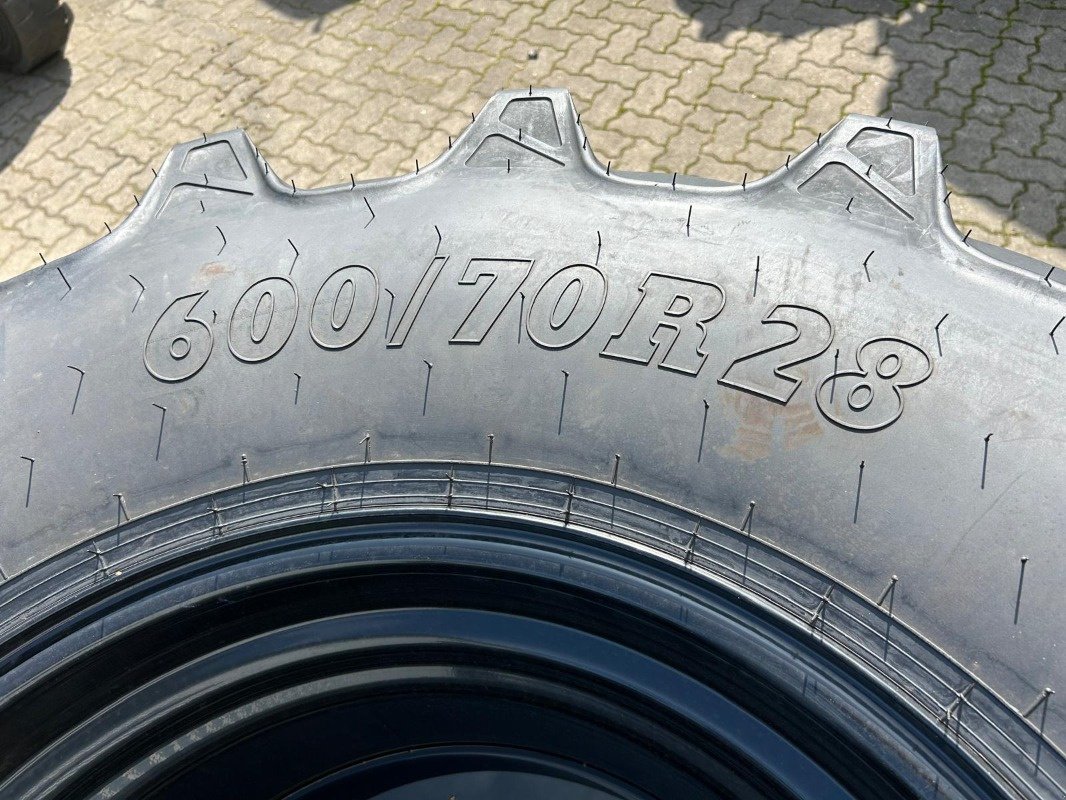 Reifen of the type BKT 600/70R28 - 2 Stück, Neumaschine in Sittensen (Picture 4)