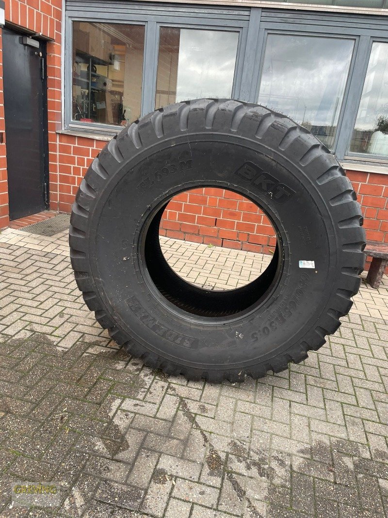 Reifen des Typs BKT 650/65R30,5, Neumaschine in Nottuln (Bild 1)