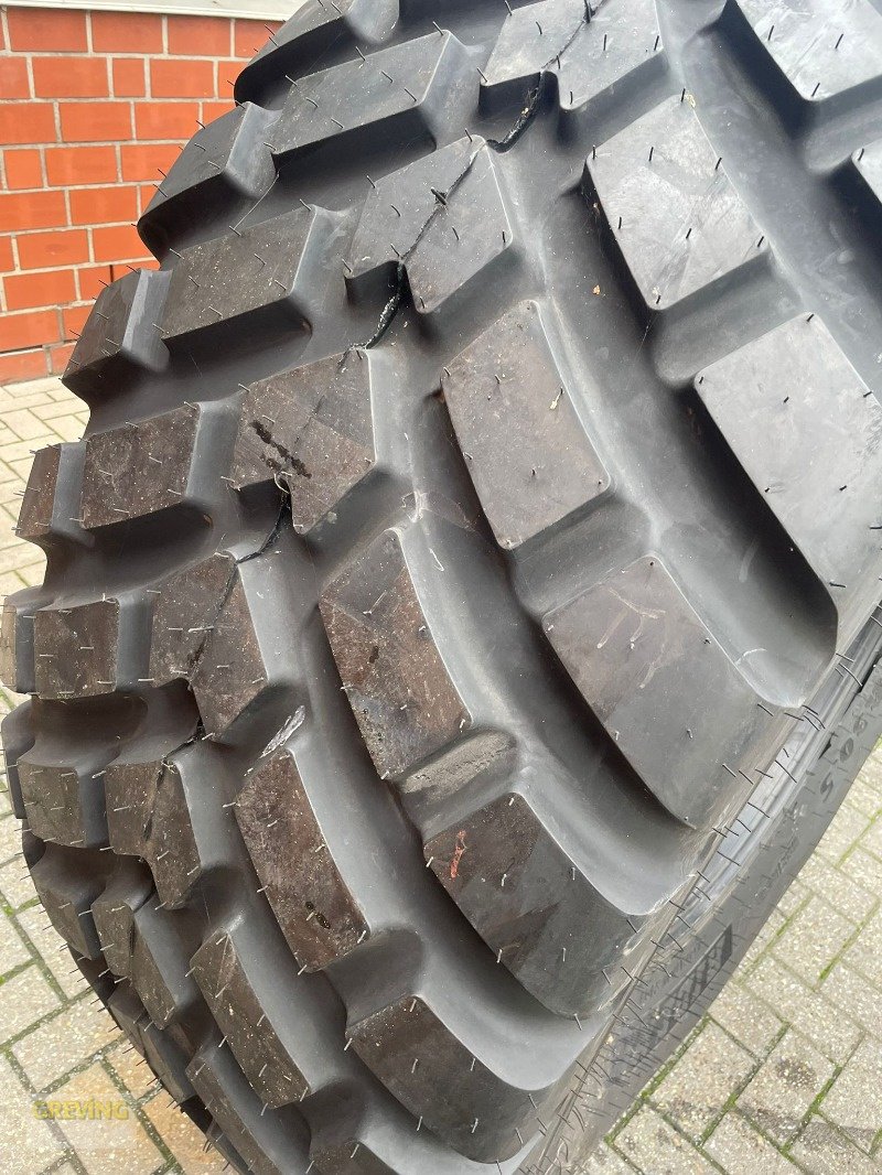 Reifen des Typs BKT 650/65R30,5, Neumaschine in Nottuln (Bild 2)
