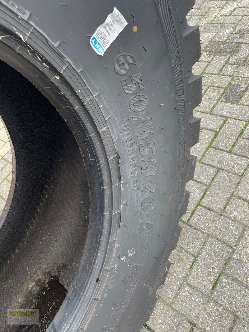 Reifen des Typs BKT 650/65R30,5, Neumaschine in Nottuln (Bild 3)