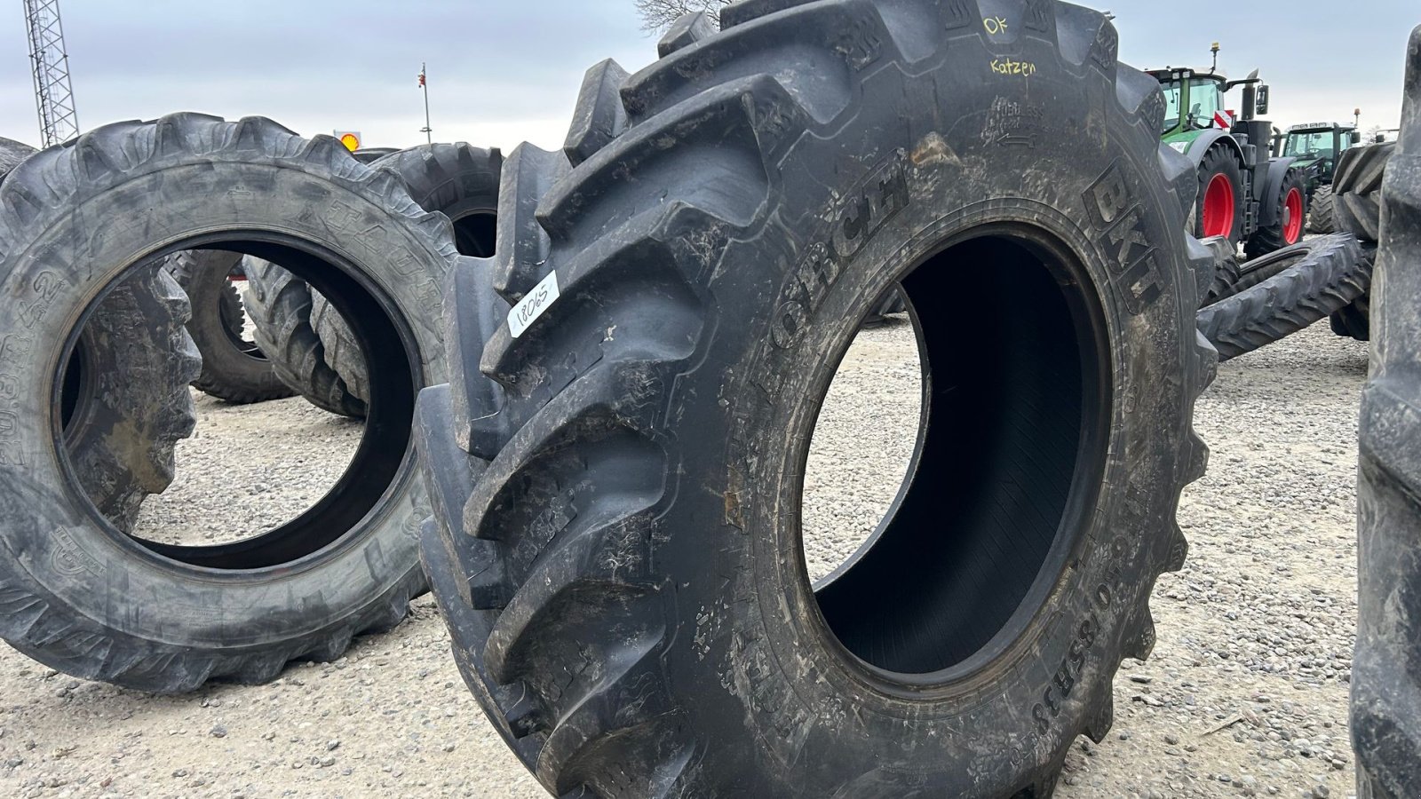 Reifen des Typs BKT 650/85R38 IF, Gebrauchtmaschine in Rødekro (Bild 1)