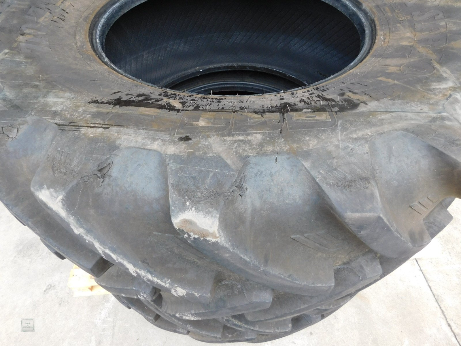 Reifen типа BKT 710/70 R38, Gebrauchtmaschine в Gross-Bieberau (Фотография 3)