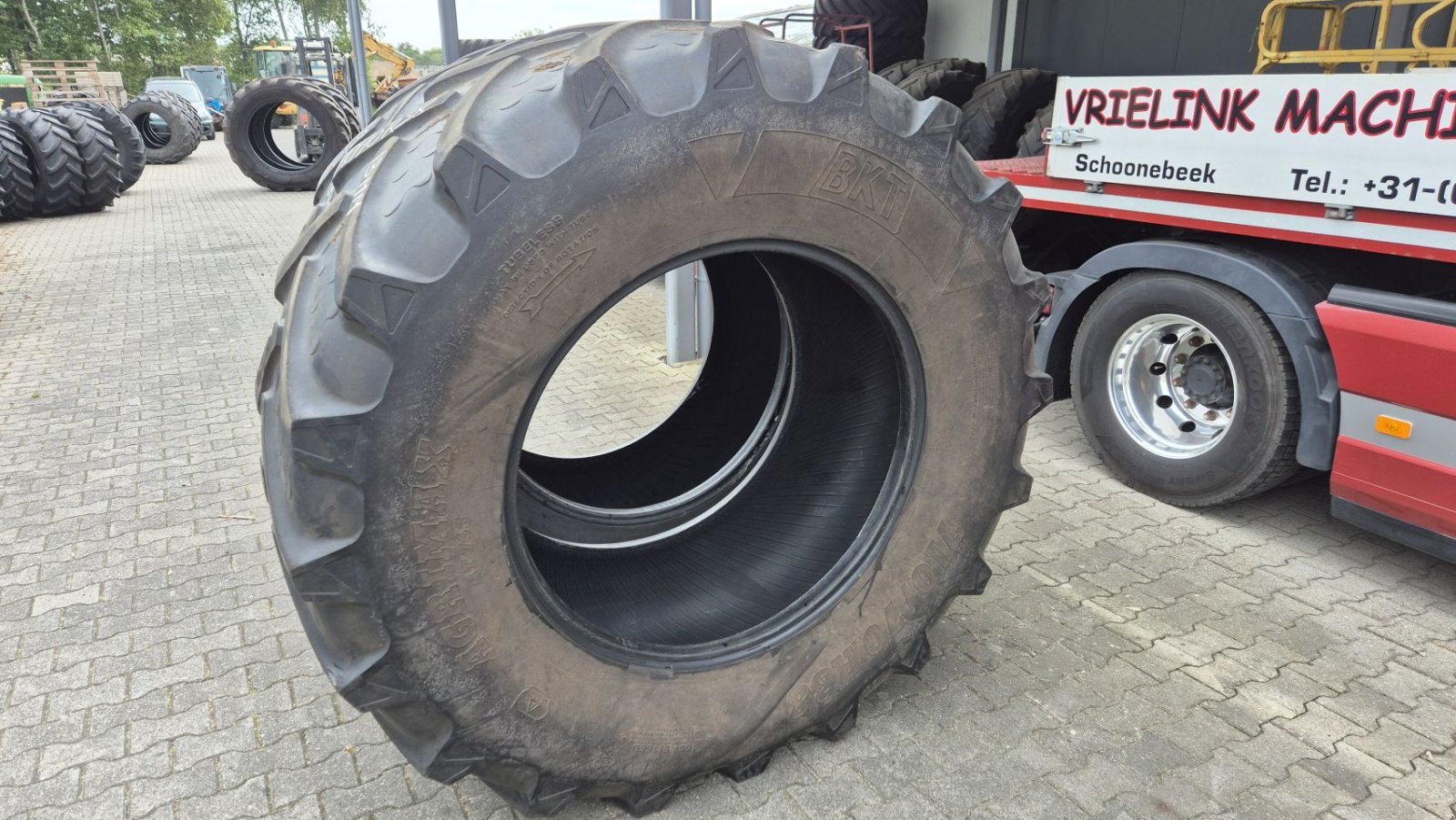 Reifen van het type BKT 710/70R38 Agrimax RT765 13mm, Gebrauchtmaschine in Schoonebeek (Foto 2)
