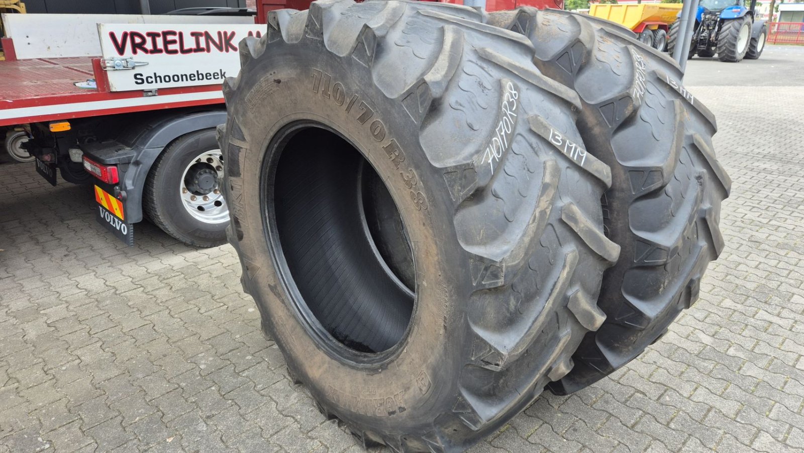 Reifen van het type BKT 710/70R38 Agrimax RT765 13mm, Gebrauchtmaschine in Schoonebeek (Foto 1)