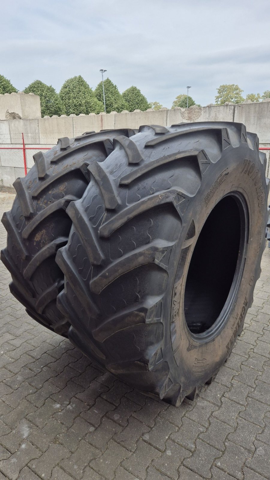Reifen van het type BKT 710/70R38 Agrimax RT765 13mm, Gebrauchtmaschine in Schoonebeek (Foto 3)