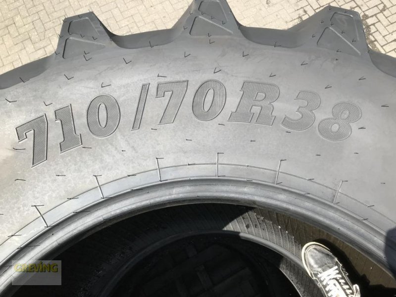 Reifen des Typs BKT 710/70R38, Neumaschine in Nottuln (Bild 6)