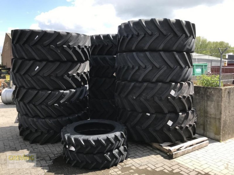 Reifen des Typs BKT 710/70R38, Neumaschine in Nottuln (Bild 1)