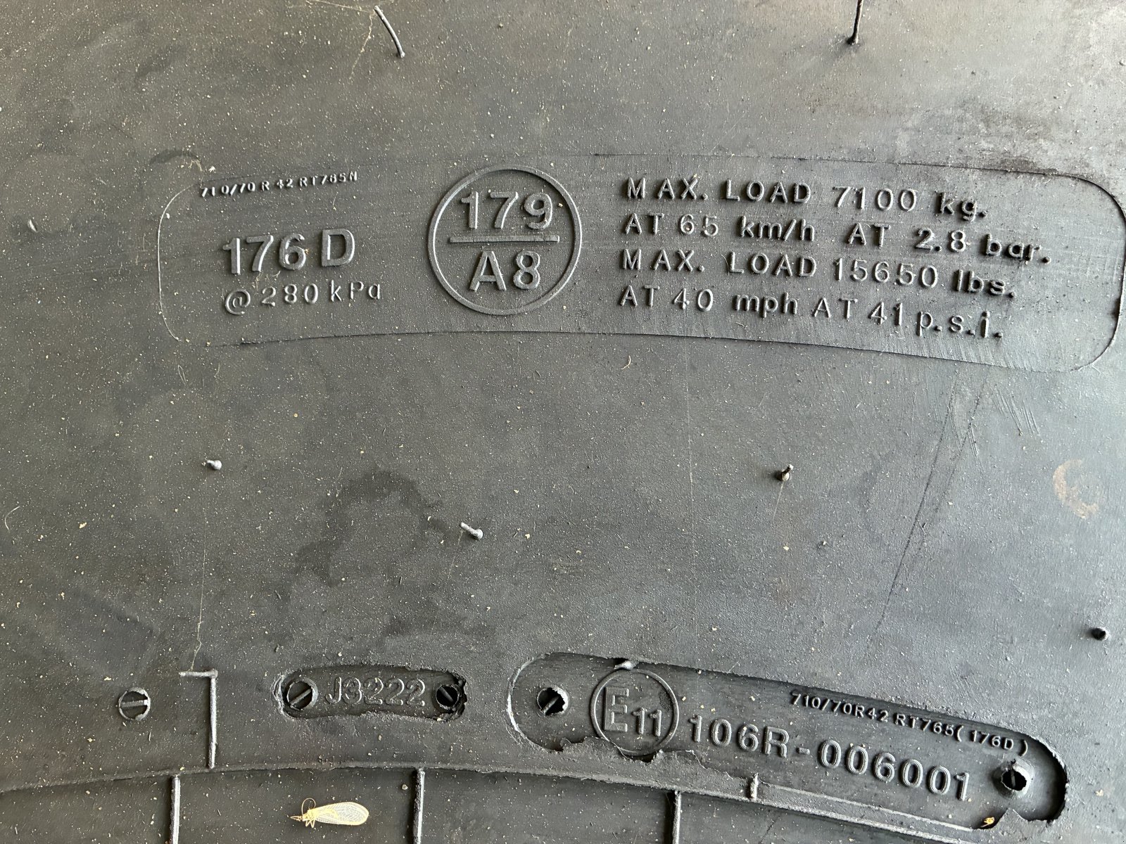 Reifen des Typs BKT 710/70R42, Neumaschine in Weilermerkingen  (Bild 2)