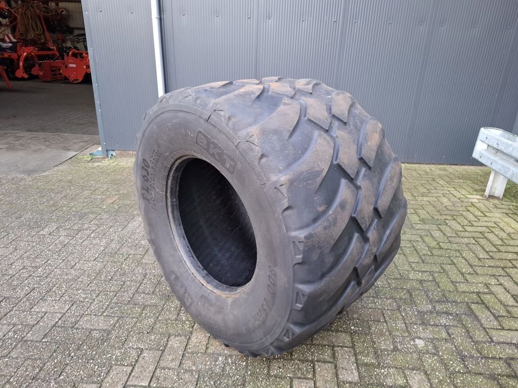 Reifen des Typs BKT 800/45R26.5 FL 630, Gebrauchtmaschine in MARIENHEEM (Bild 3)