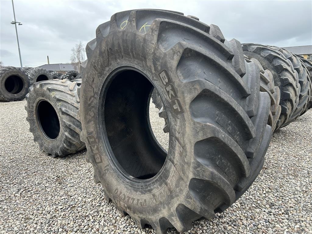 Reifen des Typs BKT 900/60R42 VF, Gebrauchtmaschine in Rødekro (Bild 2)