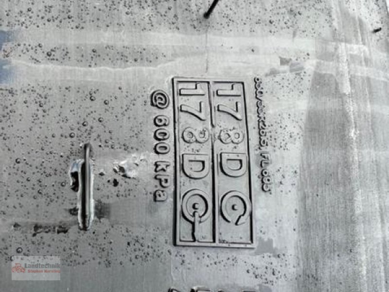 Reifen des Typs BKT FL 695 Flotation Radial 650/55 R26.5, Neumaschine in Marl (Bild 10)