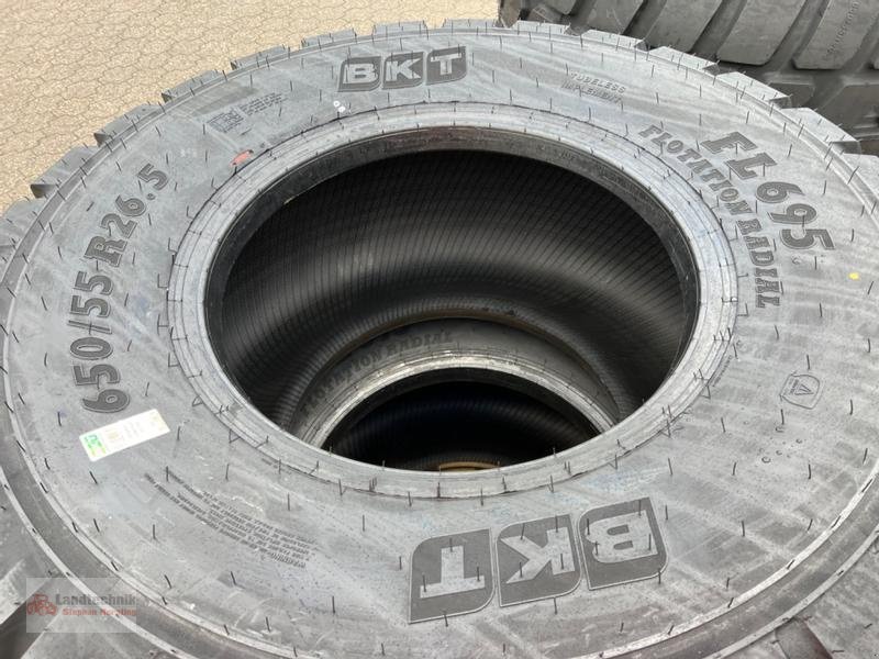 Reifen des Typs BKT FL 695 Flotation Radial 650/55 R26.5, Neumaschine in Marl (Bild 9)