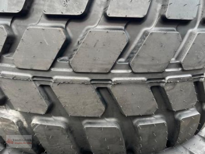 Reifen des Typs BKT FL 695 Flotation Radial 650/55 R26.5, Neumaschine in Marl (Bild 8)