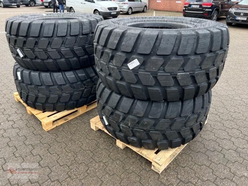Reifen des Typs BKT FL 695 Flotation Radial 650/55 R26.5, Neumaschine in Marl (Bild 3)
