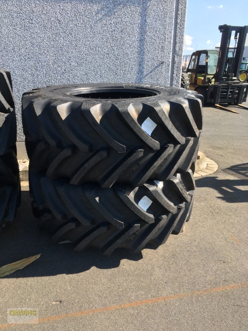 Reifen des Typs BKT IF 650/85 R38 + IF 600/70 R30, Neumaschine in Euskirchen (Bild 5)