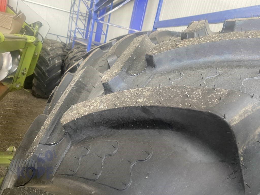 Reifen of the type BKT IF 680/85 R32 Agrimax RT 600, Neumaschine in Schutterzell (Picture 4)