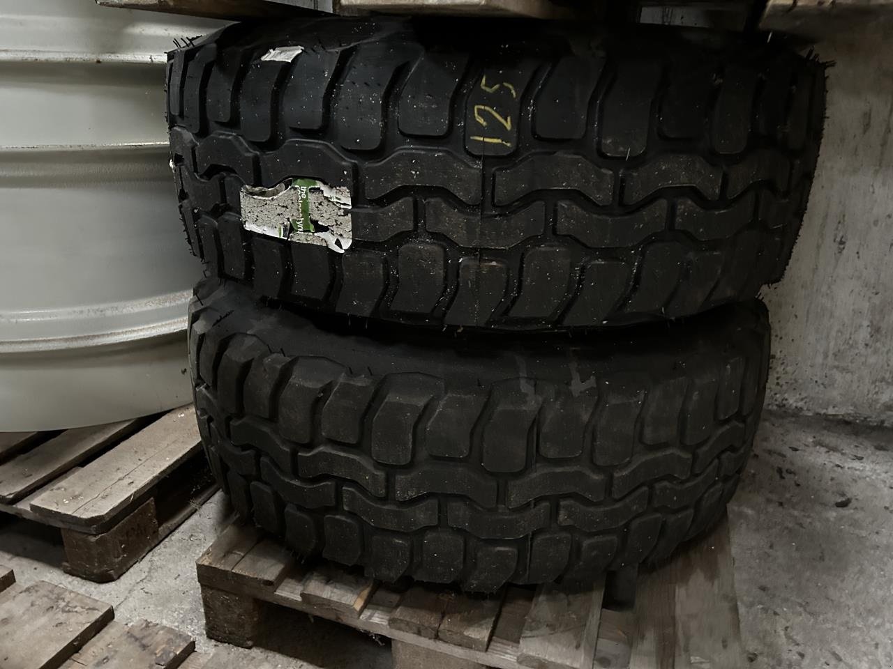 Reifen of the type BKT M FÆLD TIL NR 10082, Gebrauchtmaschine in Give (Picture 2)