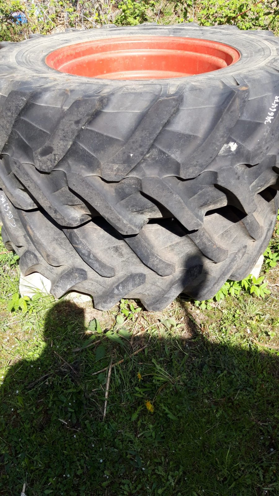 Reifen des Typs BKT Pflegeräder 18.4R3, Gebrauchtmaschine in Eckernförde (Bild 1)